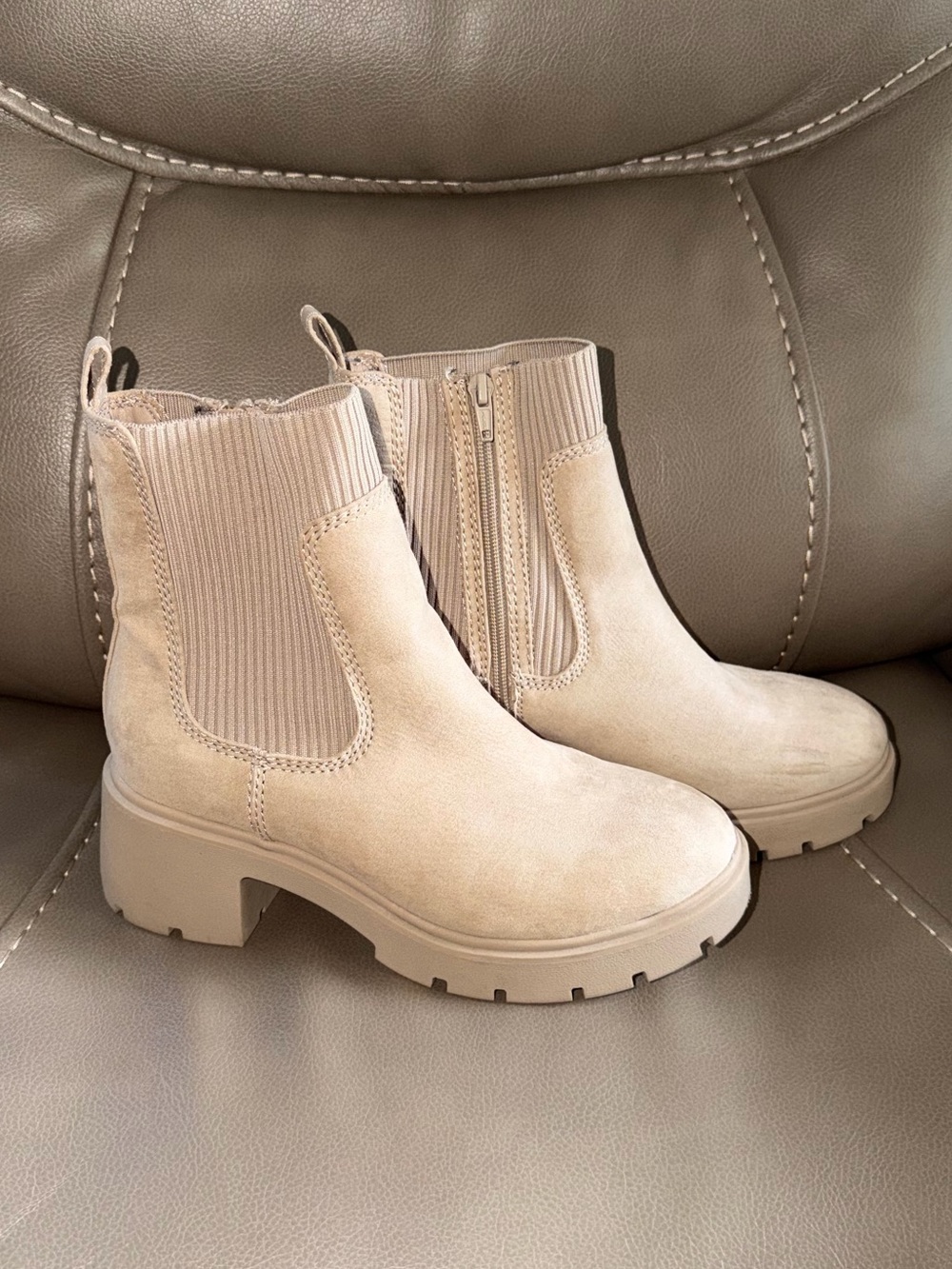 No Boundaries Women’s Chunky Chelsea Booties in Beige 8W